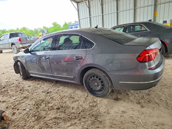 1VWAT7A31HC073687 2017 VOLKSWAGEN PASSAT - Image 2