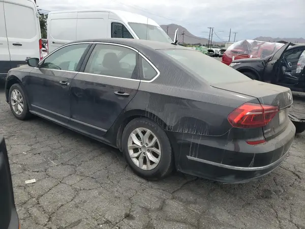 1VWAT7A31HC074807 2017 VOLKSWAGEN PASSAT - Image 2