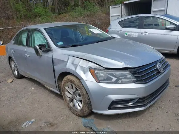 1VWAT7A31HC075505 2017 VOLKSWAGEN PASSAT - Image 1