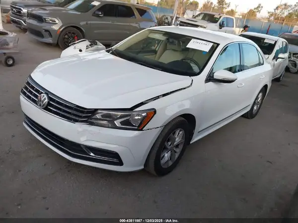 1VWAT7A31HC076606 2017 VOLKSWAGEN PASSAT - Image 2
