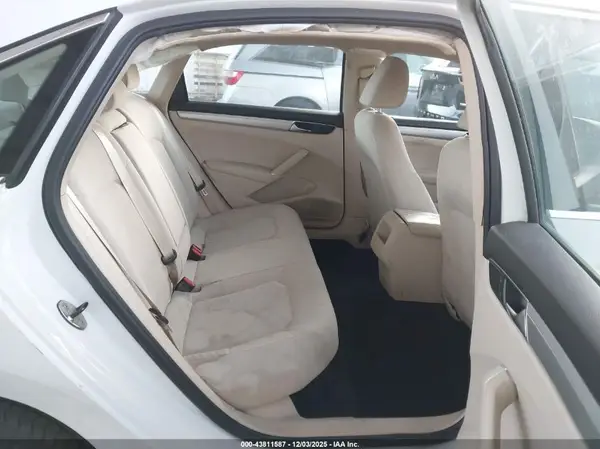 1VWAT7A31HC076606 2017 VOLKSWAGEN PASSAT - Image 8