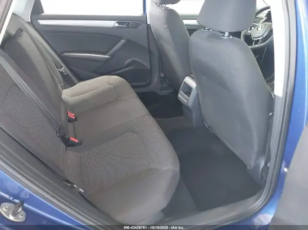 1VWAT7A31HC077593 2017 VOLKSWAGEN PASSAT - Image 8
