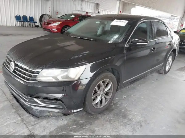 1VWAT7A31HC077853 2017 VOLKSWAGEN PASSAT - Image 2
