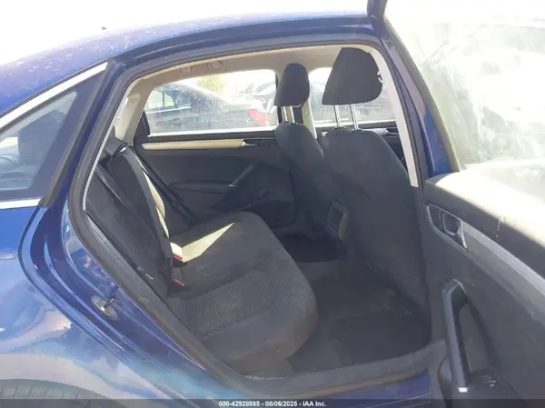 1VWAT7A31HC079456 2017 VOLKSWAGEN PASSAT - Image 8