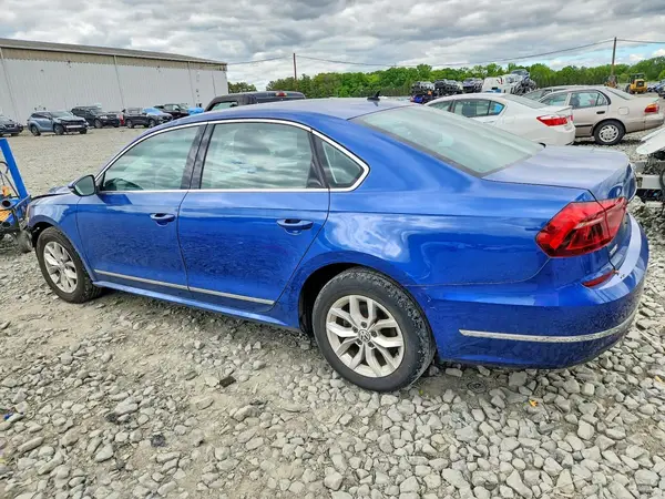1VWAT7A31HC080963 2017 VOLKSWAGEN PASSAT - Image 2