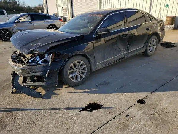 1VWAT7A31HC086052 2017 VOLKSWAGEN PASSAT - Image 1