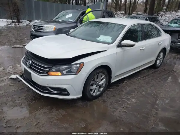 1VWAT7A32GC009947 2016 VOLKSWAGEN PASSAT - Image 2