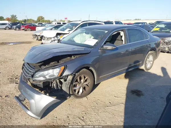1VWAT7A32HC002479 2017 VOLKSWAGEN PASSAT - Image 2