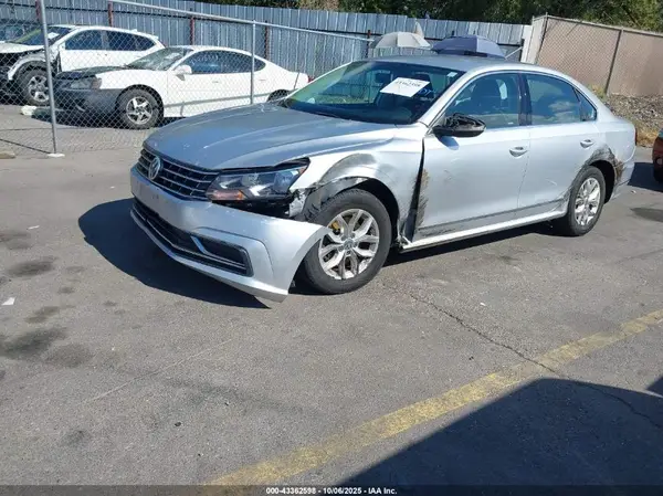 1VWAT7A32HC003700 2017 VOLKSWAGEN PASSAT - Image 2
