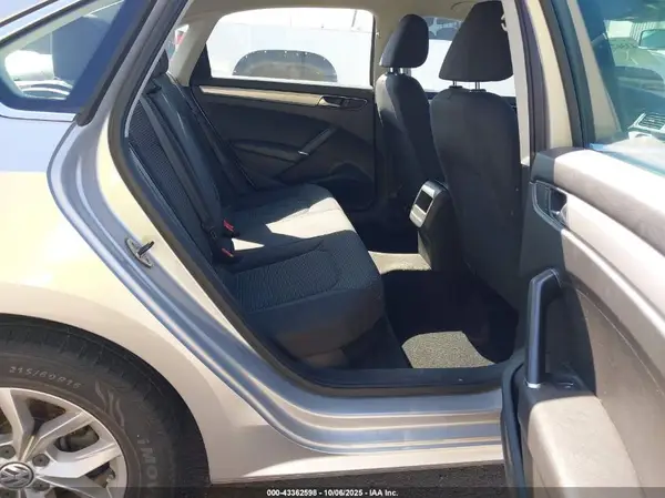 1VWAT7A32HC003700 2017 VOLKSWAGEN PASSAT - Image 8