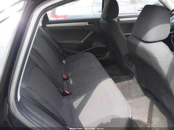 1VWAT7A32HC004555 2017 VOLKSWAGEN PASSAT - Image 8