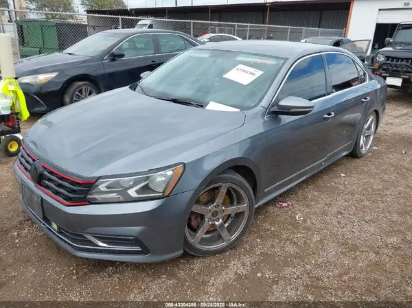 1VWAT7A32HC008766 2017 VOLKSWAGEN PASSAT - Image 2
