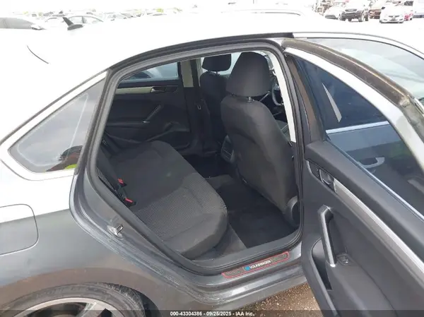 1VWAT7A32HC008766 2017 VOLKSWAGEN PASSAT - Image 8