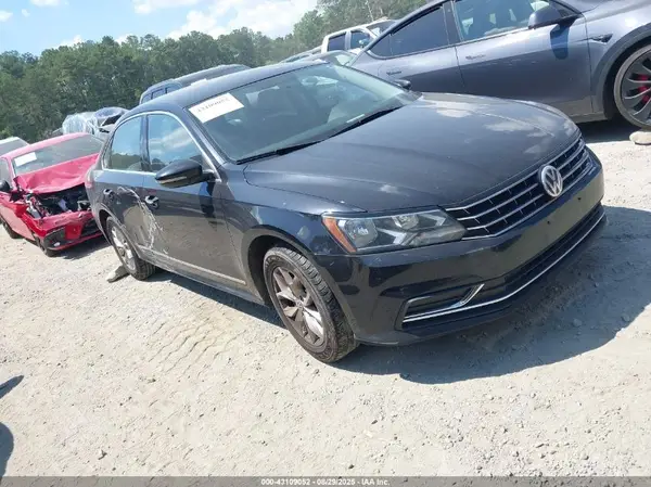 1VWAT7A32HC009402 2017 VOLKSWAGEN PASSAT - Image 1