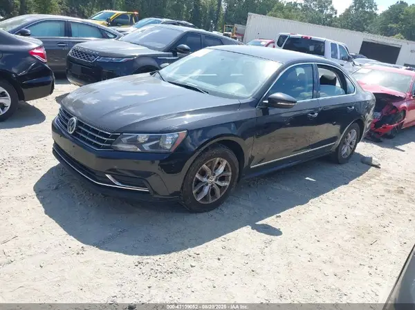 1VWAT7A32HC009402 2017 VOLKSWAGEN PASSAT - Image 2