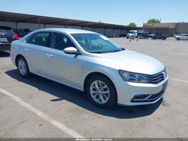 1VWAT7A32HC009657 2017 VOLKSWAGEN PASSAT - Image 1