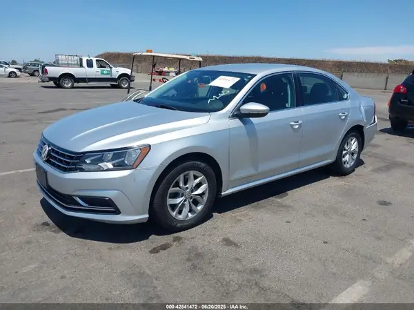 1VWAT7A32HC009657 2017 VOLKSWAGEN PASSAT - Image 2