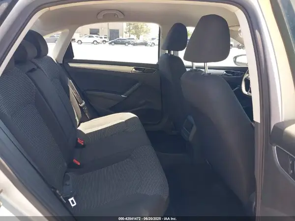 1VWAT7A32HC009657 2017 VOLKSWAGEN PASSAT - Image 8