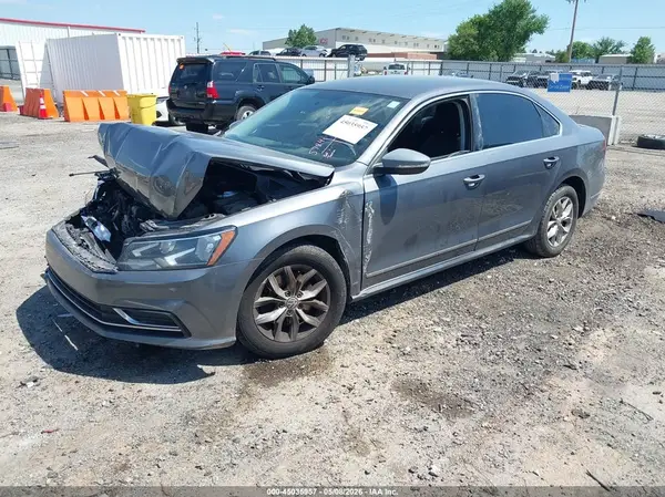 1VWAT7A32HC010646 2017 VOLKSWAGEN PASSAT - Image 2