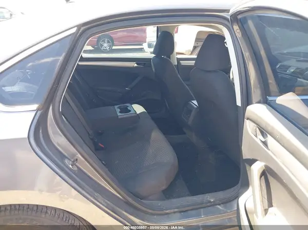 1VWAT7A32HC010646 2017 VOLKSWAGEN PASSAT - Image 8