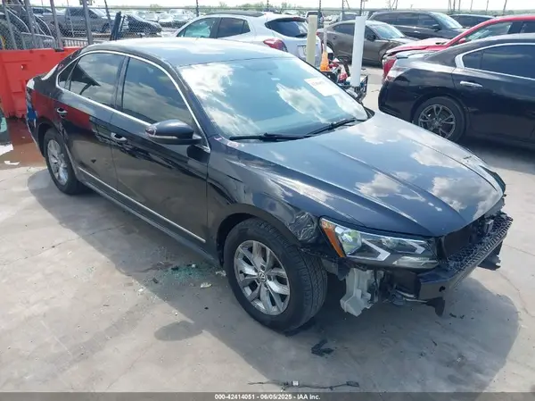 1VWAT7A32HC015684 2017 VOLKSWAGEN PASSAT - Image 1