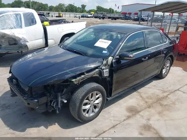 1VWAT7A32HC015684 2017 VOLKSWAGEN PASSAT - Image 2
