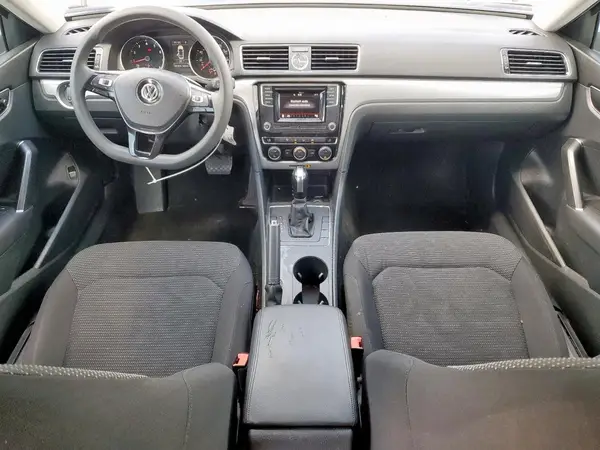 1VWAT7A32HC017063 2017 VOLKSWAGEN PASSAT - Image 8