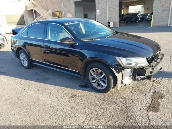 1VWAT7A32HC038589 2017 VOLKSWAGEN PASSAT - Image 1