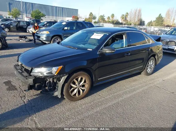 1VWAT7A32HC038589 2017 VOLKSWAGEN PASSAT - Image 2