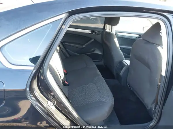 1VWAT7A32HC038589 2017 VOLKSWAGEN PASSAT - Image 8