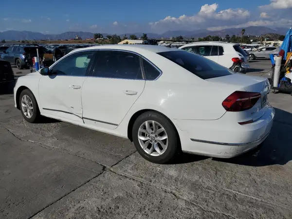 1VWAT7A32HC038902 2017 VOLKSWAGEN PASSAT - Image 2