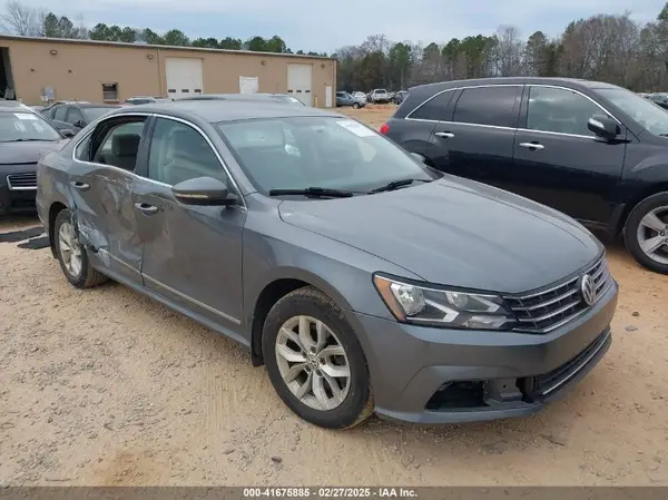 1VWAT7A32HC046465 2017 VOLKSWAGEN PASSAT - Image 1