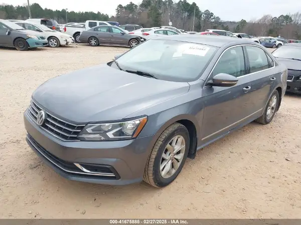 1VWAT7A32HC046465 2017 VOLKSWAGEN PASSAT - Image 2