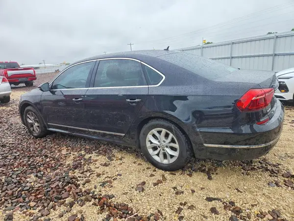 1VWAT7A32HC048541 2017 VOLKSWAGEN PASSAT - Image 2