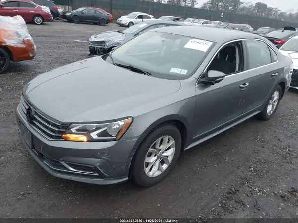 1VWAT7A32HC052329 2017 VOLKSWAGEN PASSAT - Image 2