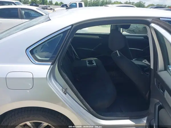 1VWAT7A32HC056171 2017 VOLKSWAGEN PASSAT - Image 8