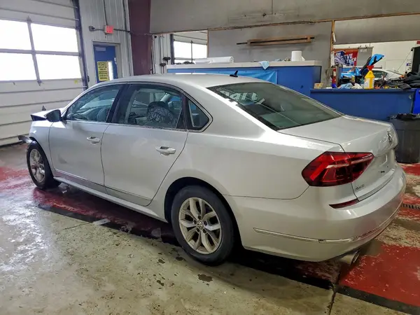 1VWAT7A32HC063086 2017 VOLKSWAGEN PASSAT - Image 2