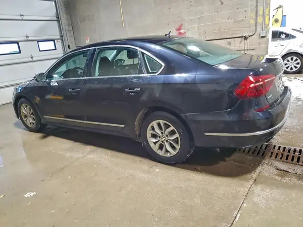 1VWAT7A32HC065551 2017 VOLKSWAGEN PASSAT - Image 2