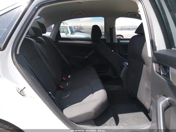 1VWAT7A32HC071673 2017 VOLKSWAGEN PASSAT - Image 8