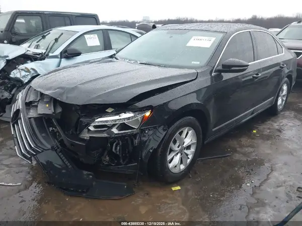 1VWAT7A32HC072189 2017 VOLKSWAGEN PASSAT - Image 2