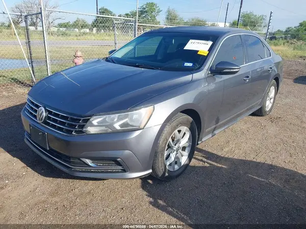 1VWAT7A32HC074766 2017 VOLKSWAGEN PASSAT - Image 2