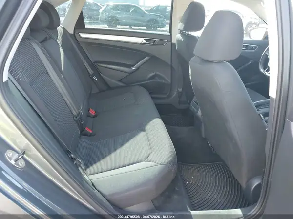 1VWAT7A32HC074766 2017 VOLKSWAGEN PASSAT - Image 8