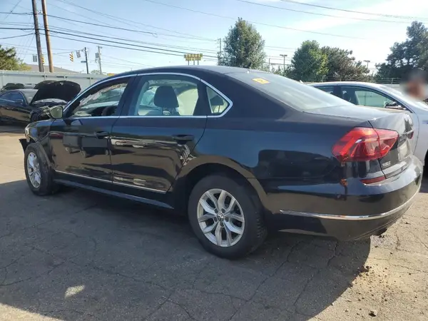 1VWAT7A32HC075741 2017 VOLKSWAGEN PASSAT - Image 2