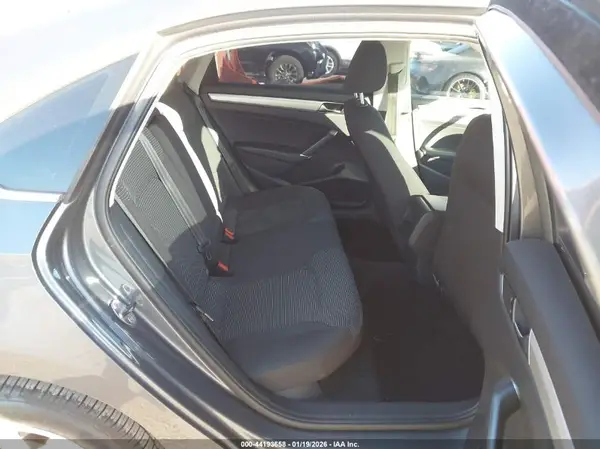 1VWAT7A32HC079966 2017 VOLKSWAGEN PASSAT - Image 8