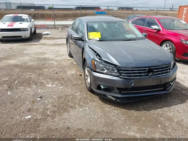 1VWAT7A32HC085122 2017 VOLKSWAGEN PASSAT - Image 1