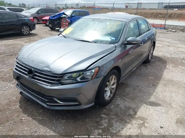 1VWAT7A32HC085122 2017 VOLKSWAGEN PASSAT - Image 2