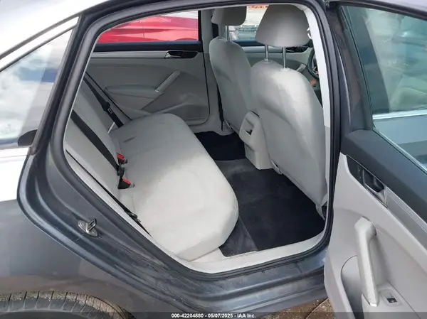 1VWAT7A32HC085122 2017 VOLKSWAGEN PASSAT - Image 8