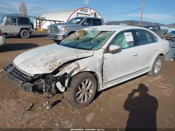 1VWAT7A33GC002831 2016 VOLKSWAGEN PASSAT - Image 2