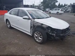 1VWAT7A33GC006989 2016 VOLKSWAGEN PASSAT