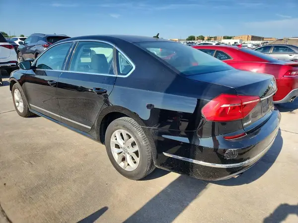 1VWAT7A33GC057456 2016 VOLKSWAGEN PASSAT - Image 2